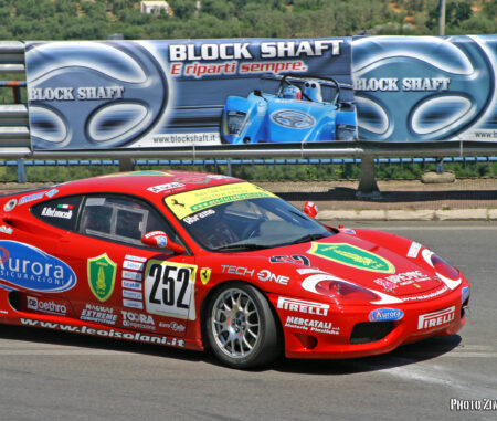 Abramo Antonicelli con la Ferrari 360 Modena a Fasano nel 2005
